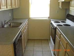 2nd image of 16 Essex Cir