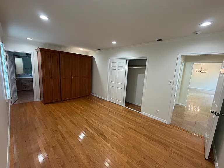 6836 Lindley Ave — Photo 5