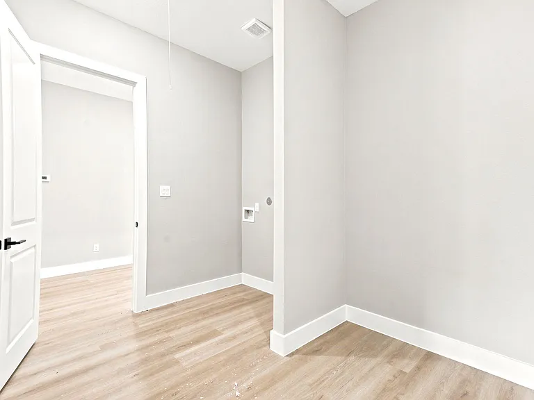 2610 Liguria Ln — Photo 34