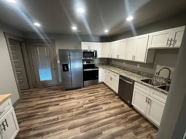 1021 Bryan Dr #5 — Photo 3