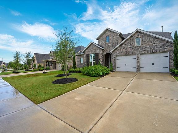 3rd image of 28507 Sycamore Falls Ln