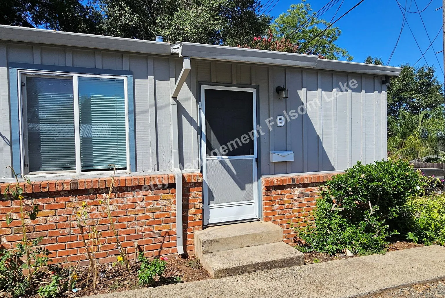1 Bedroom Duplex in Historic Folsom — Photo 1