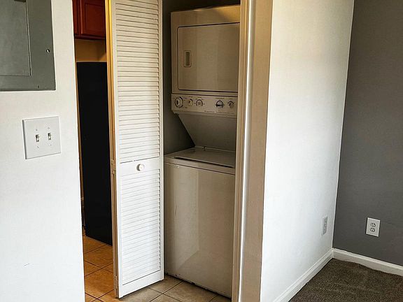 5th image of 2514 Markham Ln APT 1