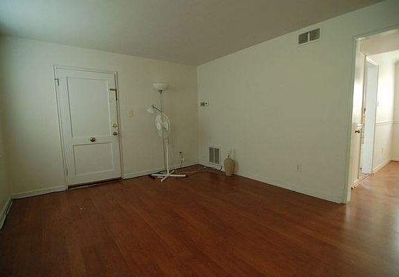 3rd image of 17006 Longview Dr