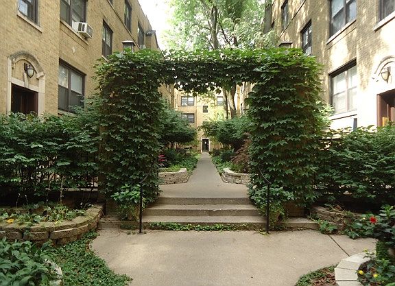 3rd image of 3750 N Pine Grove Ave APT 1W