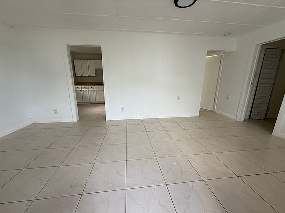 4th image of 3705 SW 13th Ct #4A