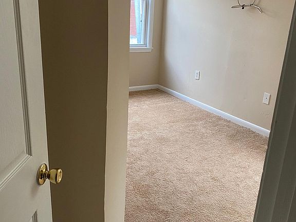 1st bedroom.