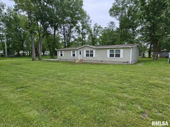 901 W 4th St, Bluford, IL 62814