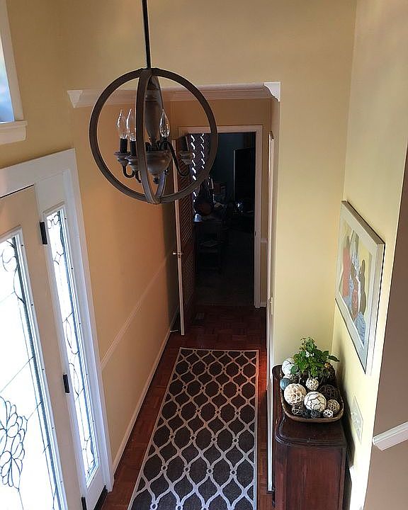 Entry half bath 
