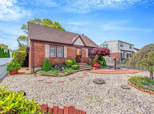 150 Connecticut Ave, Massapequa, NY 11758