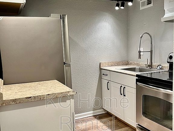 4th image of 3807 Washington St