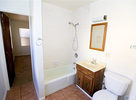 4th image of 2321 Oakdale St