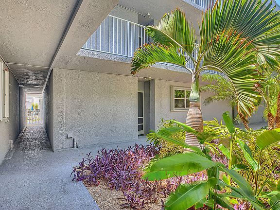 4th image of 201 E Ocean Dr #1-104