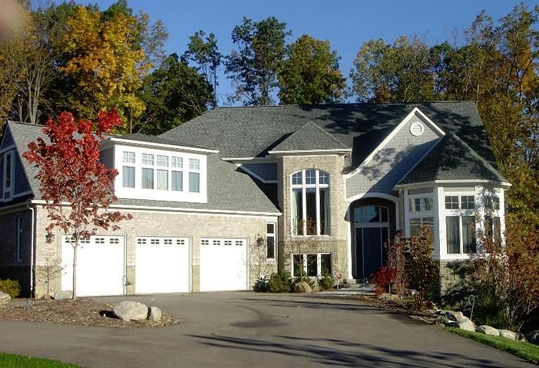 1st image of 2587 Oak Hills Dr