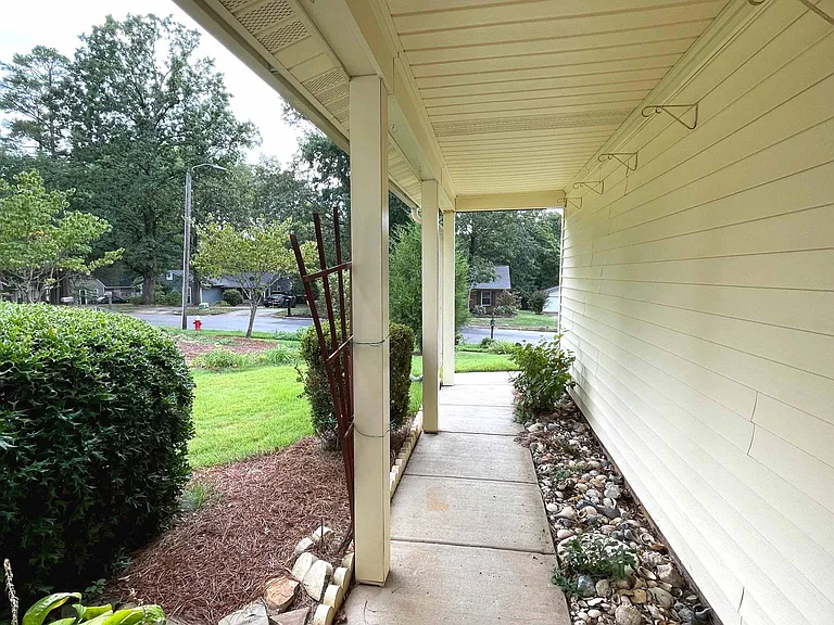 1607 Burnley Dr — Photo 9