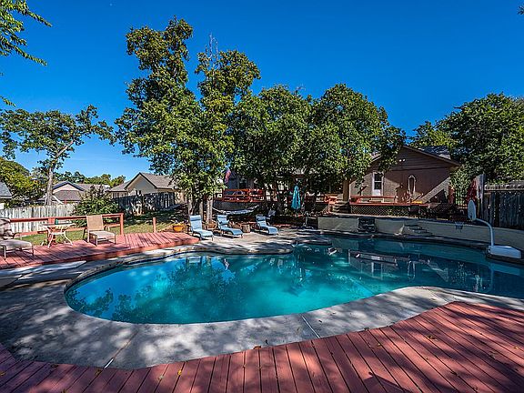 2nd image of 2113 Brookhaven Dr