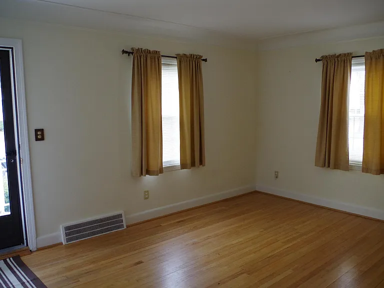 23036 Columbia St — Photo 6