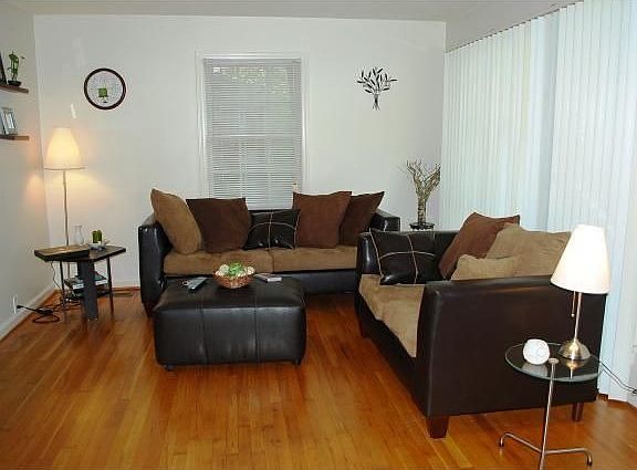 Spacious 17 x 12 living room