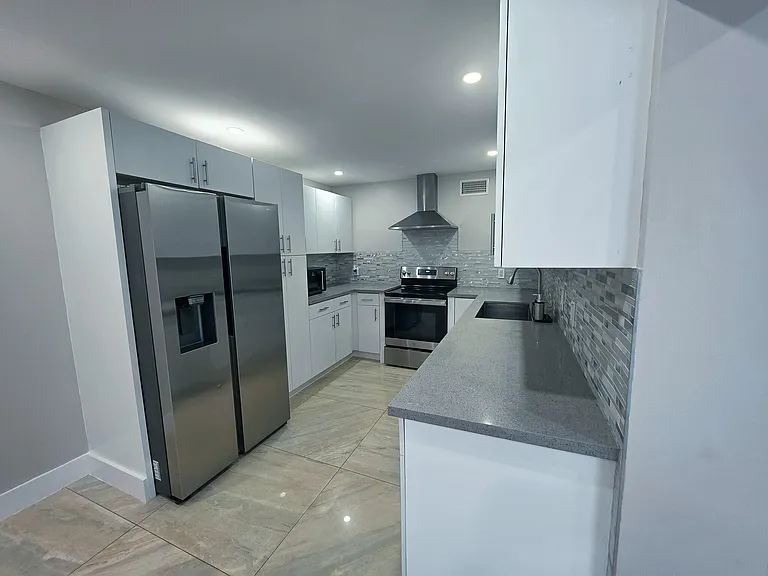 352 Johnston St — Photo 10