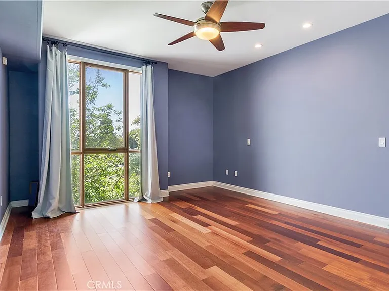 333 N Hill Ave #305 — Photo 17