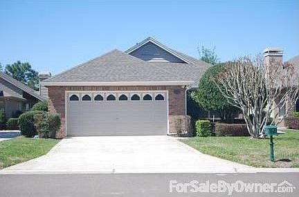 840 Bentley Green Circle : Located in a quiet neigbohood known as Bentley Green. Lawn Service is pro