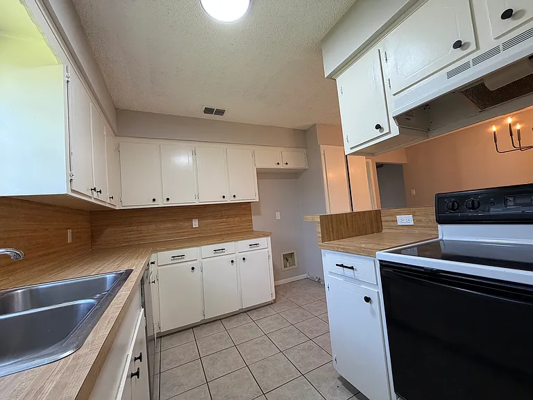 1618 Cheyenne St — Photo 2