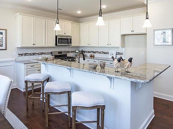 3rd image of 43 Valley Circle Dr