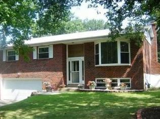 5819 Five Oaks Pkwy, Saint Louis, MO 63128