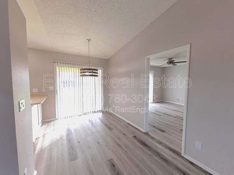 10713 W Campbell Ave — Photo 4