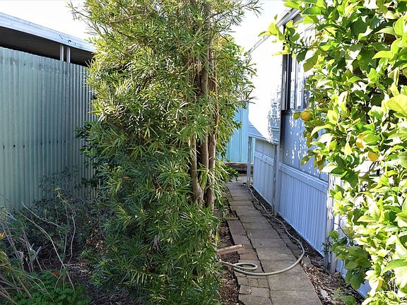 5th image of 20 Hacienda Dr