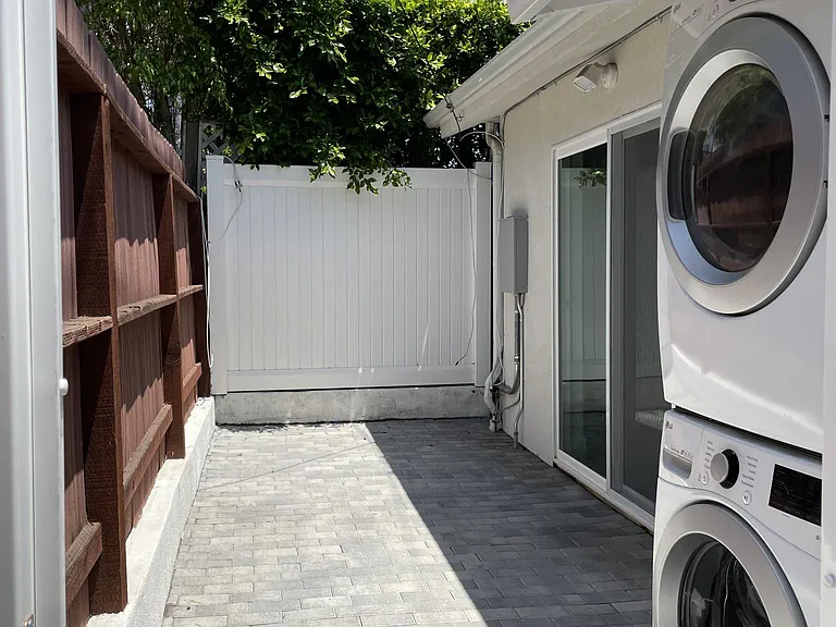 Hesby St — Photo 17