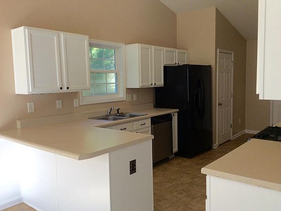 4th image of 102 Nashport Ln