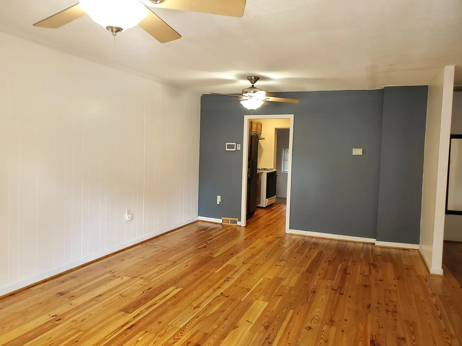 3 bed, 1000 sqft, $2,150 — Photo 2