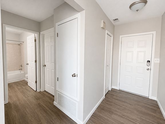 4th image of 2217 High Desert Cir NE