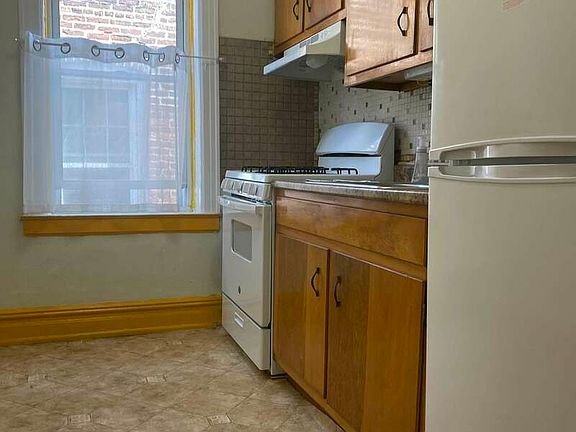 2nd image of 586 Prospect Ave APT 2R