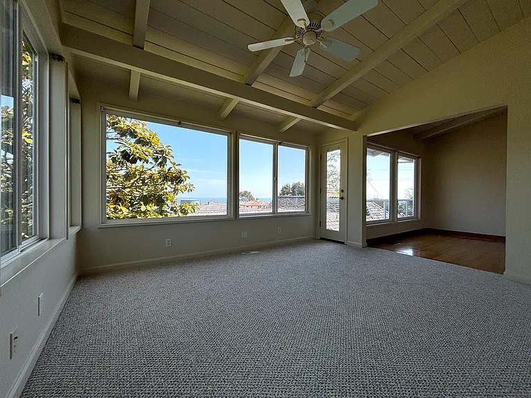 653 Bayview Dr — Photo 43