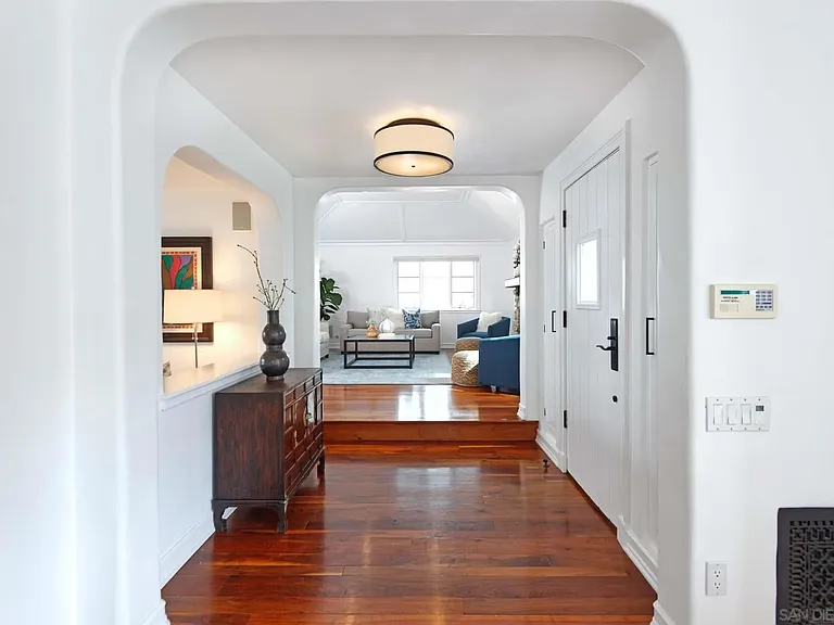 438 Sea Ln — Photo 8