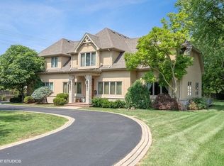 2112 Walnut Cir, Northbrook, IL 60062