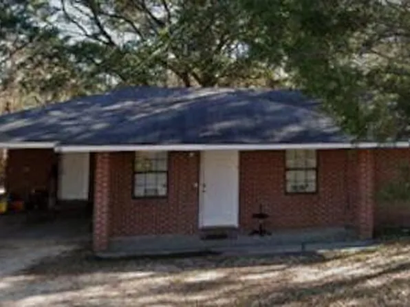 40 Jeans Dr, Columbia, MS 39429