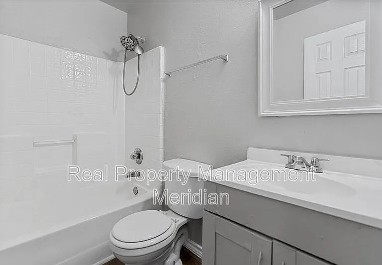 1920 Saint Louis Ave — Photo 10