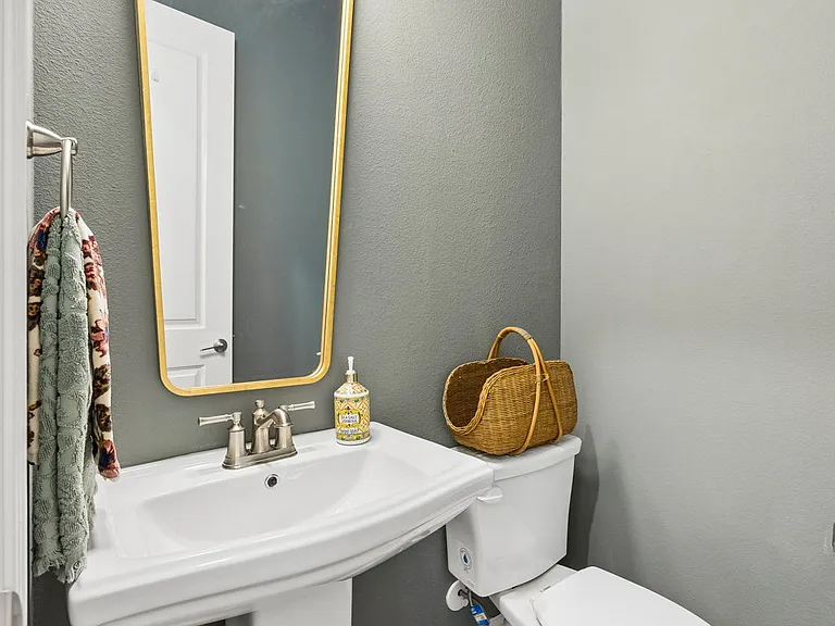 439 Montrose Dr — Photo 22