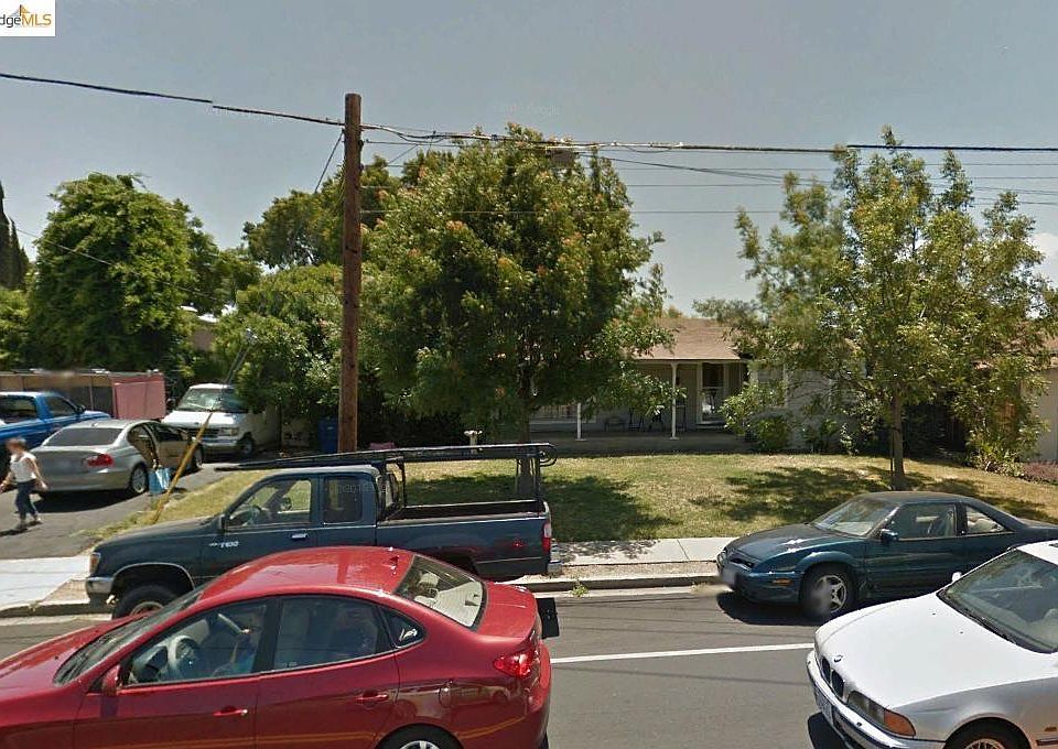 2nd image of 712 Dainty Ave