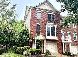 4028 Heatherstone Ct, Fairfax, VA 22030