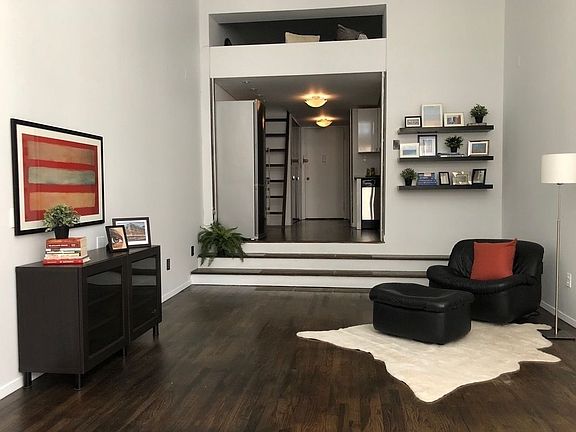 2nd image of 23 Waverly Pl APT 2T