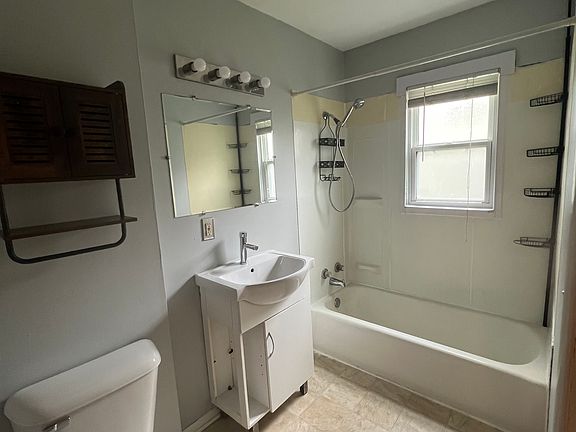 5th image of 818 S 10th St #818