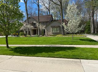 4787 Rivers Edge Dr, Troy, MI 48098