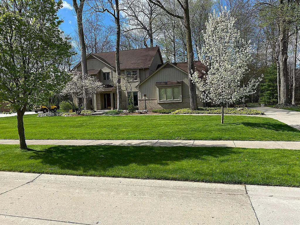 4787 Rivers Edge Dr photo 1