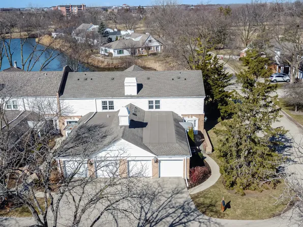 133 Rivershire Ln, Lincolnshire, IL 60069