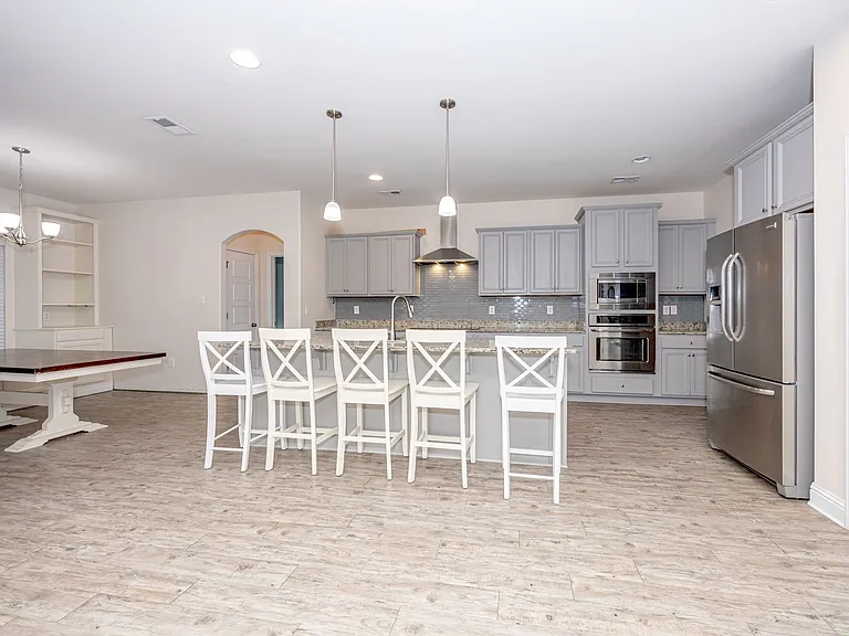 1013 Silverbell Cv — Photo 44