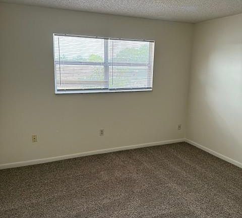 5th image of 906 Knox McRae Dr
